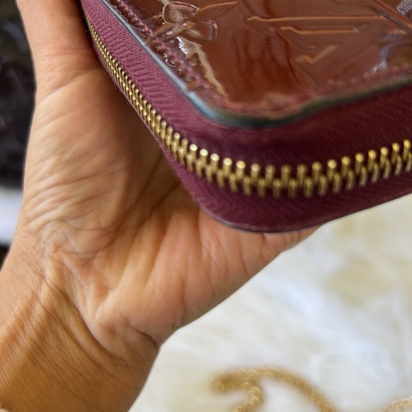 Louis Vuitton Round Zipper Vernis - Picture 12 of 13